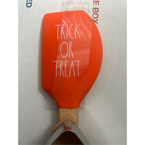 Rae Dunn Trick or Treat Spatula Set - Picture 2 of 3
